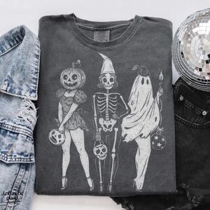 Gildan Gray Halloween Graphic Tee
